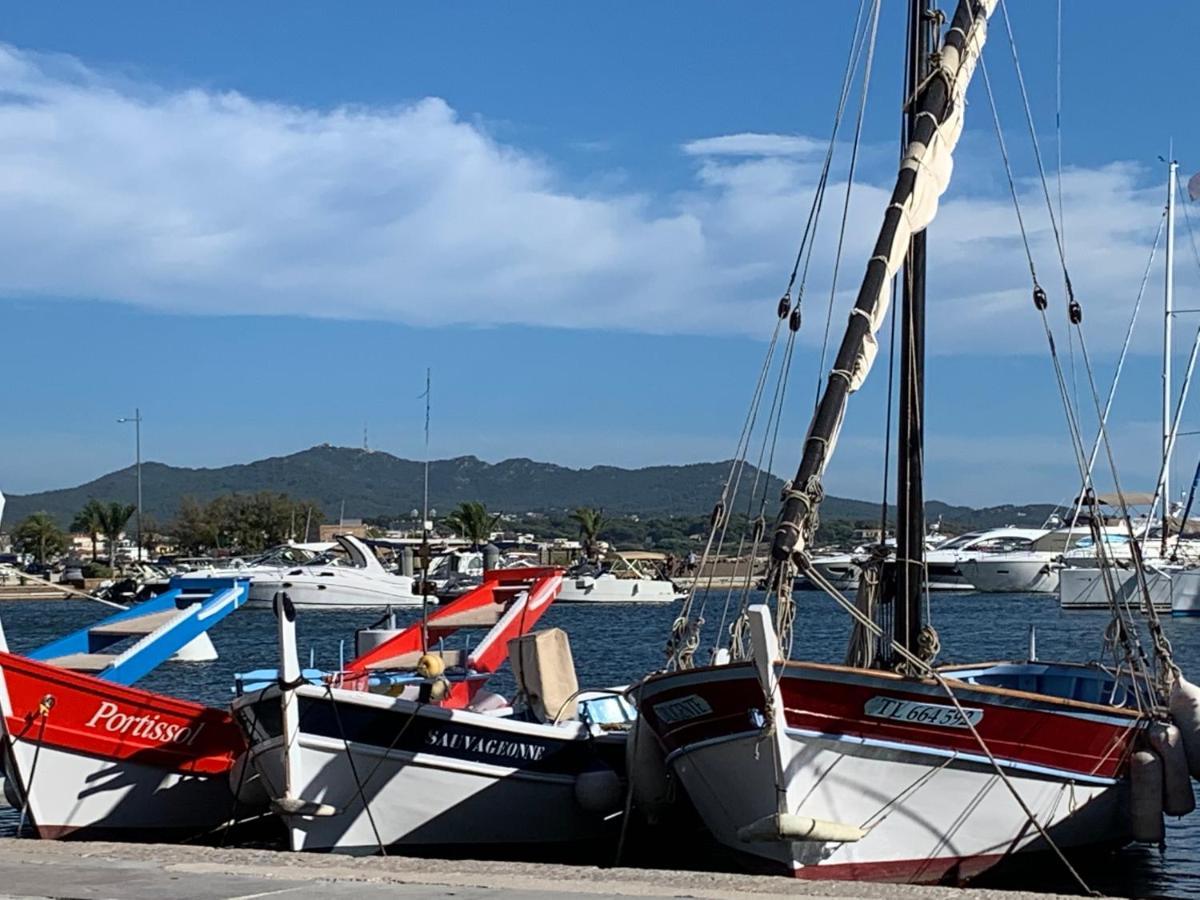 Les Toits De Sanary Et La Mer 외부 사진